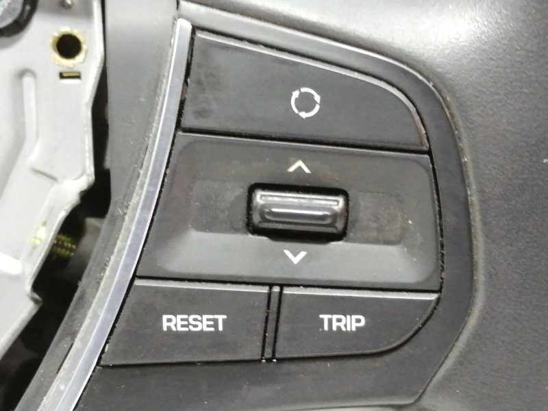 Recambio de volante para hyundai i20 elegant referencia OEM IAM 56100C8120  