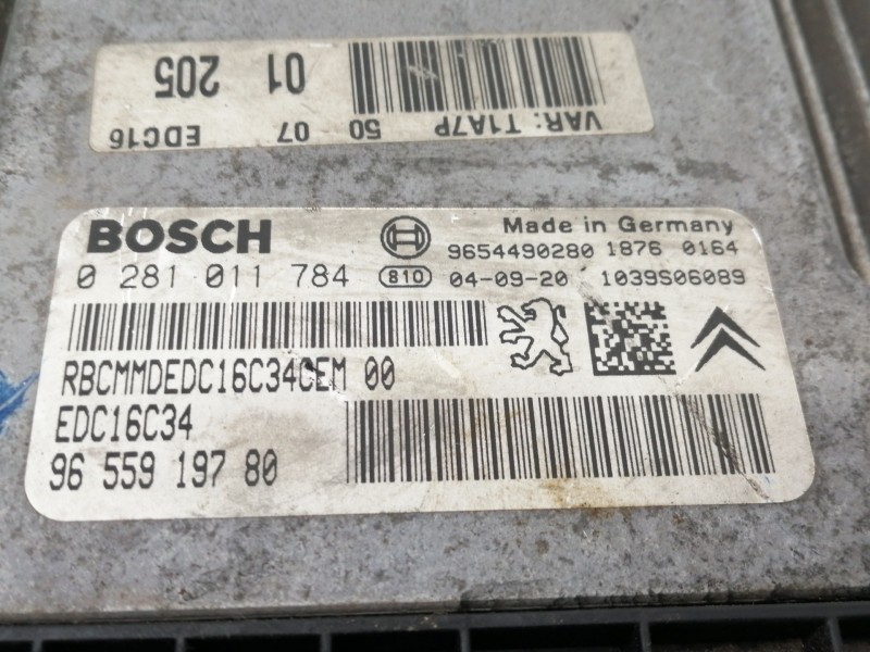 Recambio de centralita motor uce para peugeot 206 berlina x-line referencia OEM IAM 0281011784  