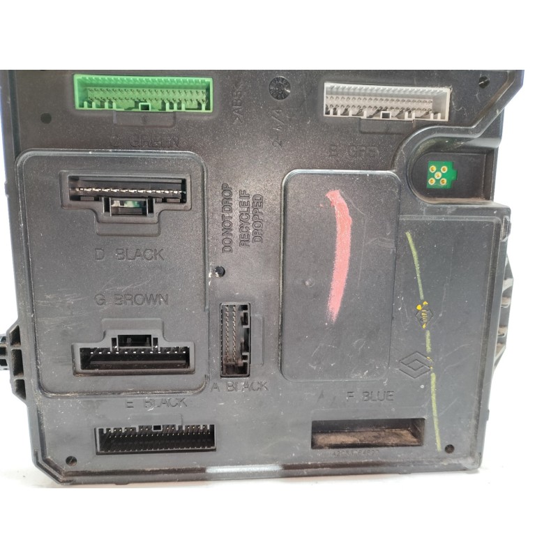 Recambio de modulo electronico para renault megane iii berlina 5 p dynamique referencia OEM IAM 284B15986R  