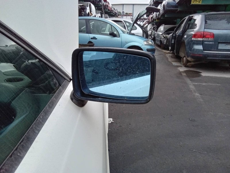 Recambio de retrovisor derecho para audi 80/90 (893) 80 referencia OEM IAM 893857502  