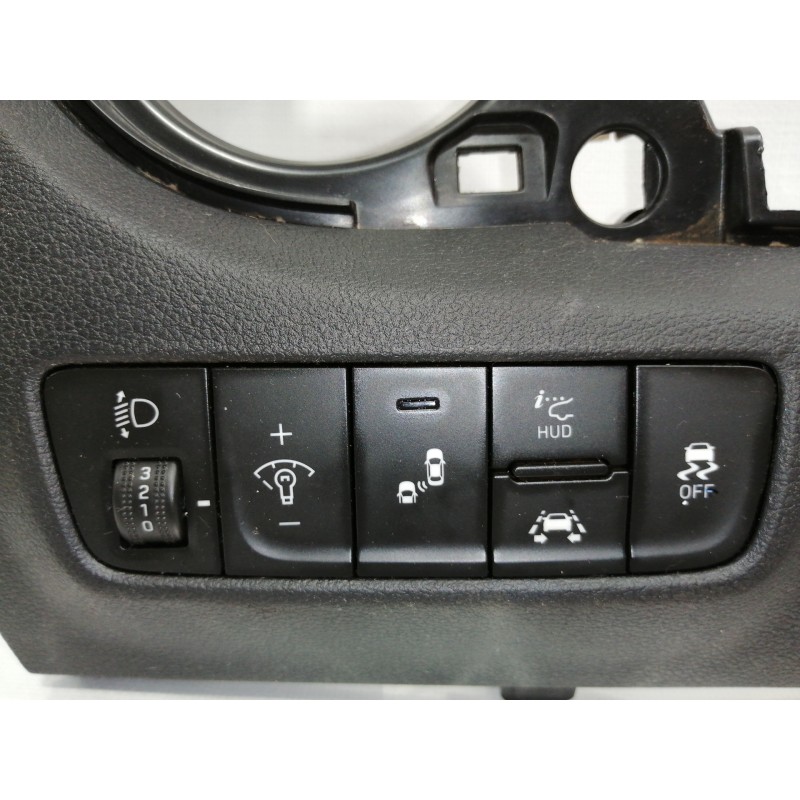 Recambio de mando multifuncion para hyundai kona sle 2wd referencia OEM IAM 93710J9080  