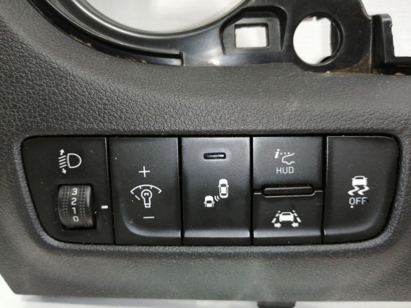 Recambio de mando multifuncion para hyundai kona sle 2wd referencia OEM IAM 93710J9080  