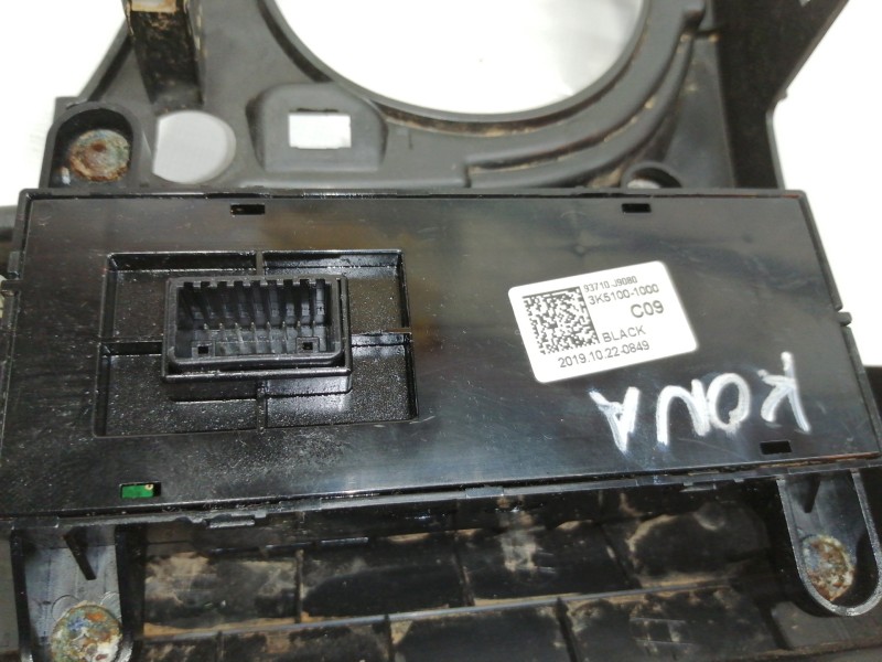 Recambio de mando multifuncion para hyundai kona sle 2wd referencia OEM IAM 93710J9080  