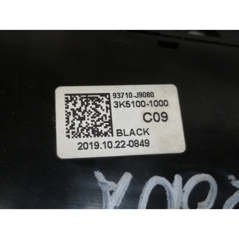 Recambio de mando multifuncion para hyundai kona sle 2wd referencia OEM IAM 93710J9080  