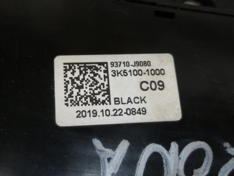 Recambio de mando multifuncion para hyundai kona sle 2wd referencia OEM IAM 93710J9080  