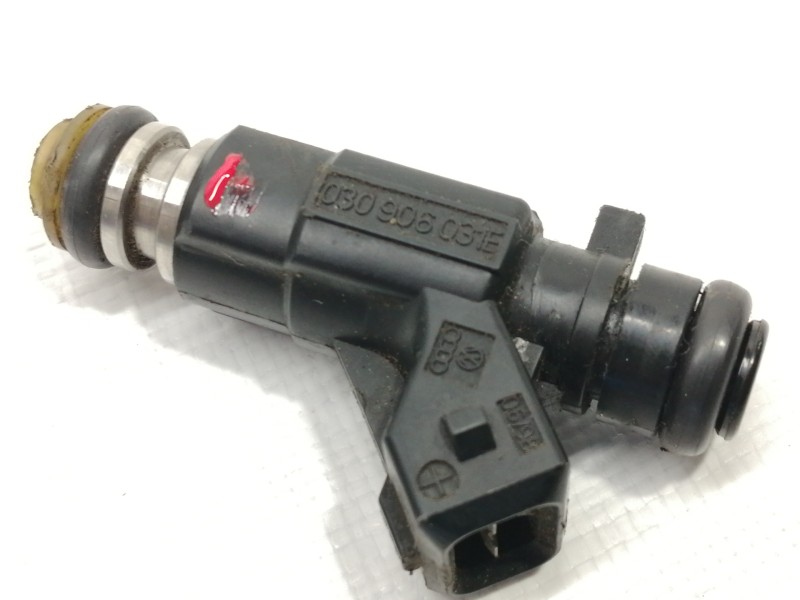 Recambio de inyector para volkswagen polo berlina (6n1) concept referencia OEM IAM 0280155731  