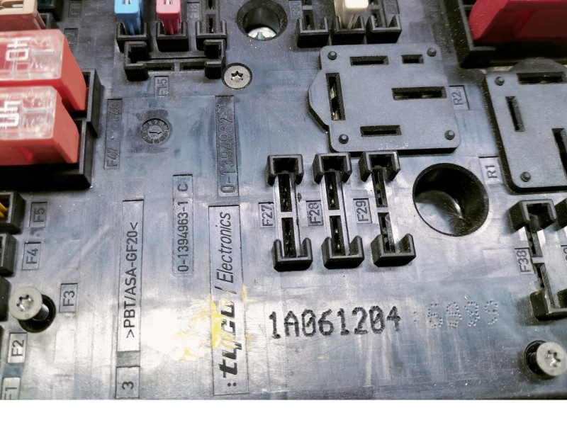 Recambio de caja reles / fusibles para seat toledo (5p2) stylance / style referencia OEM IAM 1K0937124 1394932 D001K01 