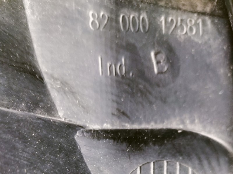 Recambio de rejilla delantera para renault laguna ii grandtour (kg0) dynamique referencia OEM IAM 8200012581  