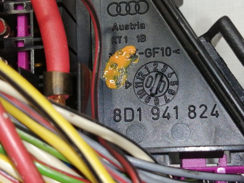 Recambio de caja reles / fusibles para volkswagen passat berlina (3b3) comfortline referencia OEM IAM 8D1941824  