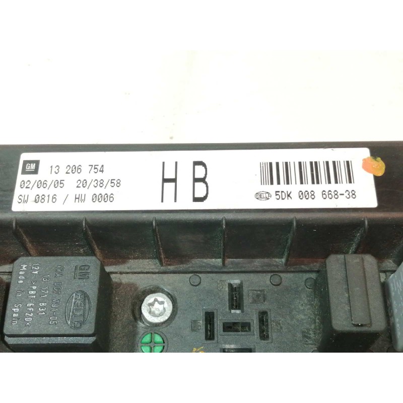 Recambio de caja reles / fusibles para opel astra h berlina elegance referencia OEM IAM 5DK00866838 13206754 015349211