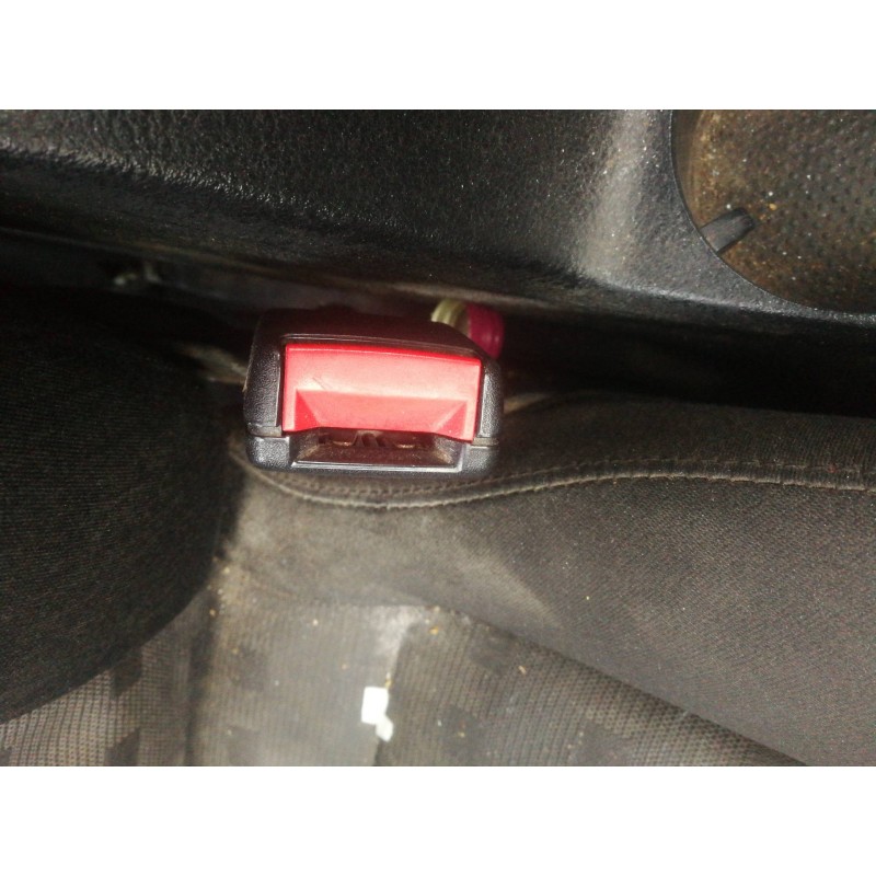Recambio de enganche cinturon delantero derecho para volkswagen passat berlina (3b3) comfortline referencia OEM IAM 33021456  