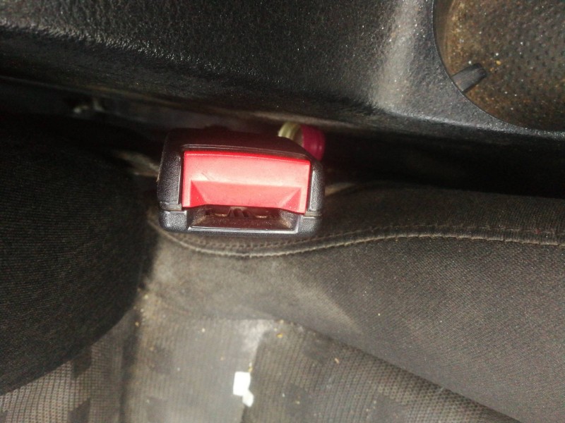 Recambio de enganche cinturon delantero derecho para volkswagen passat berlina (3b3) comfortline referencia OEM IAM 33021456  