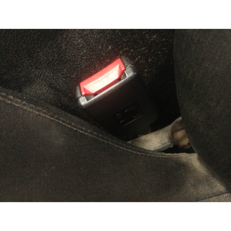 Recambio de enganche cinturon delantero izquierdo para volkswagen passat berlina (3b3) comfortline referencia OEM IAM 33021455  