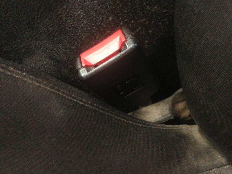 Recambio de enganche cinturon delantero izquierdo para volkswagen passat berlina (3b3) comfortline referencia OEM IAM 33021455  