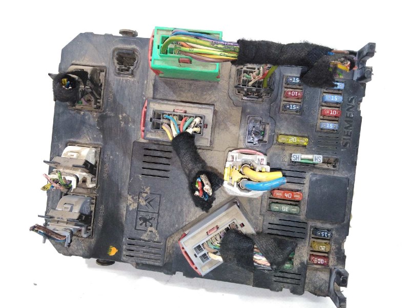 Recambio de caja reles / fusibles para citroën c2 x referencia OEM IAM S118085300K  