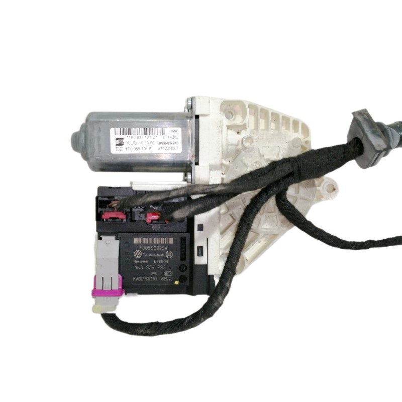 Recambio de motor elevalunas delantero izquierdo para seat leon (1p1) stylance / style referencia OEM IAM 1P0837401D  
