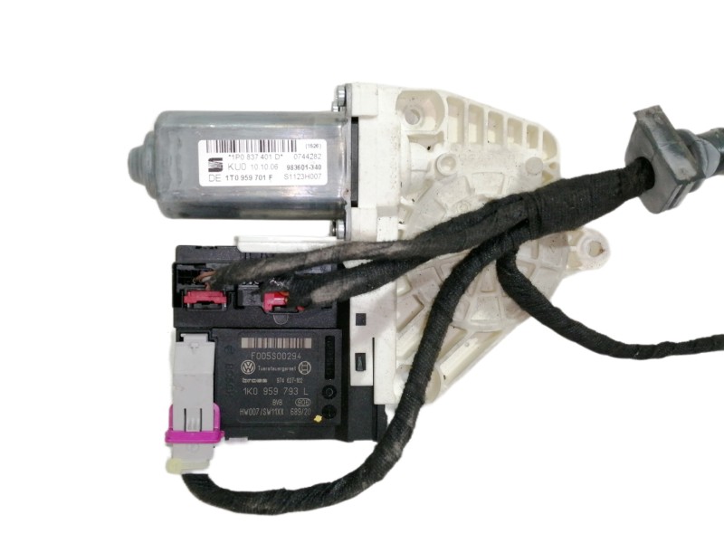 Recambio de motor elevalunas delantero izquierdo para seat leon (1p1) stylance / style referencia OEM IAM 1P0837401D  