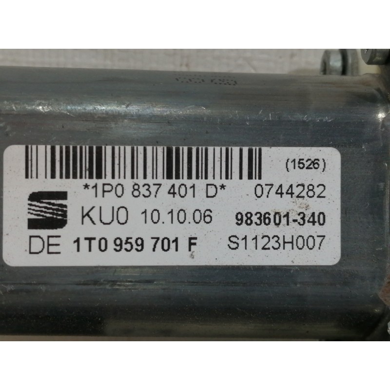 Recambio de motor elevalunas delantero izquierdo para seat leon (1p1) stylance / style referencia OEM IAM 1P0837401D  