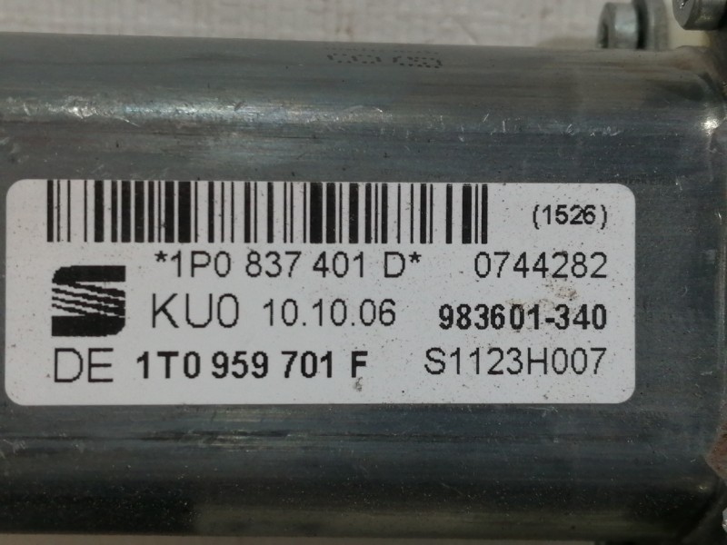 Recambio de motor elevalunas delantero izquierdo para seat leon (1p1) stylance / style referencia OEM IAM 1P0837401D  