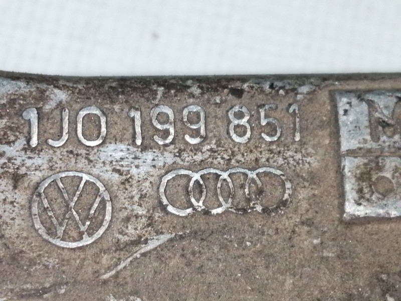 Recambio de soporte motor trasero para volkswagen golf iv berlina (1j1) 1.4 16v referencia OEM IAM 1J0199851M  