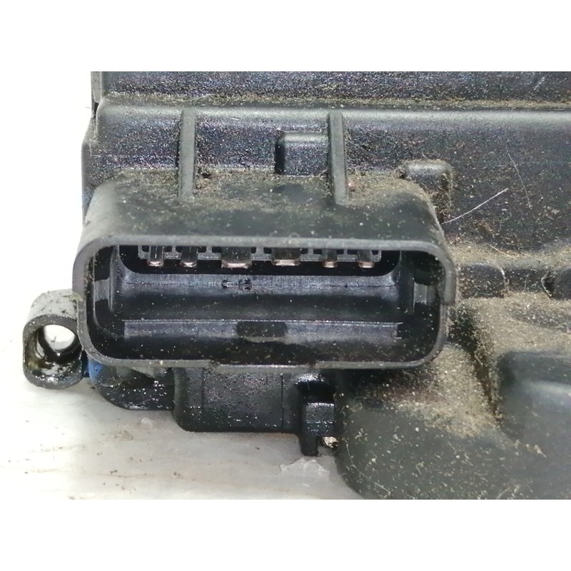 Recambio de cerradura puerta delantera derecha para renault master kombi l1h1 3,0t referencia OEM IAM 806065415R  