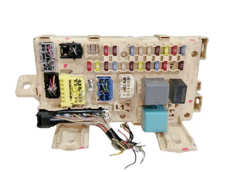 Recambio de caja reles / fusibles para toyota avensis berlina (t25) 2.0 d4-d executive sedán (4-ptas) referencia OEM IAM 82641  
