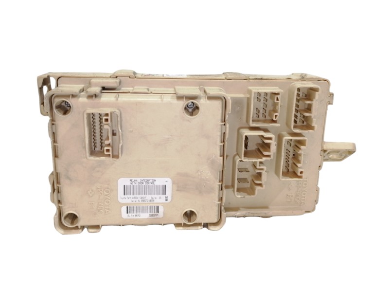 Recambio de caja reles / fusibles para toyota avensis berlina (t25) 2.0 d4-d executive sedán (4-ptas) referencia OEM IAM 82641  