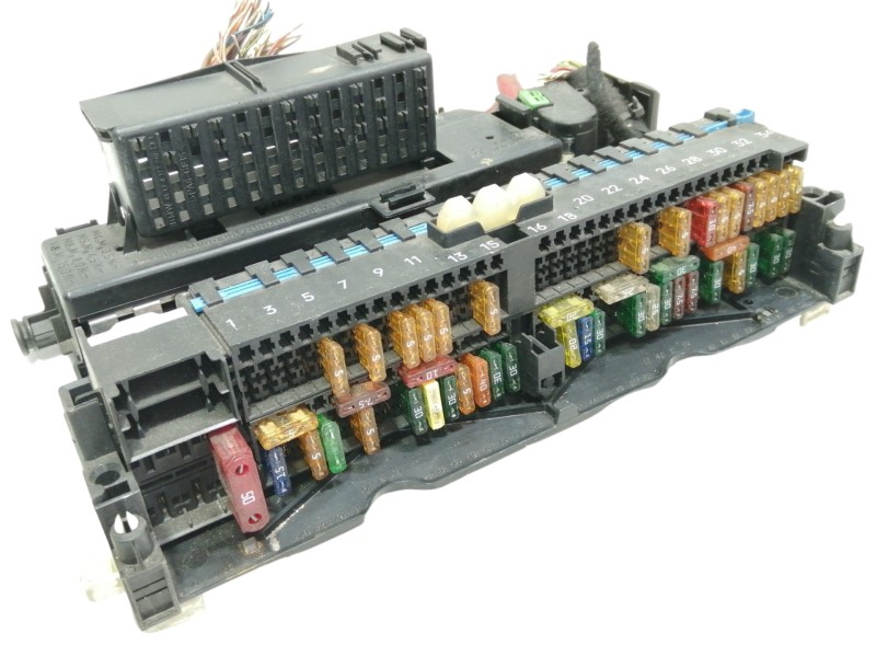 Recambio de caja reles / fusibles para bmw serie 3 berlina (e46) 320d referencia OEM IAM 8364542  