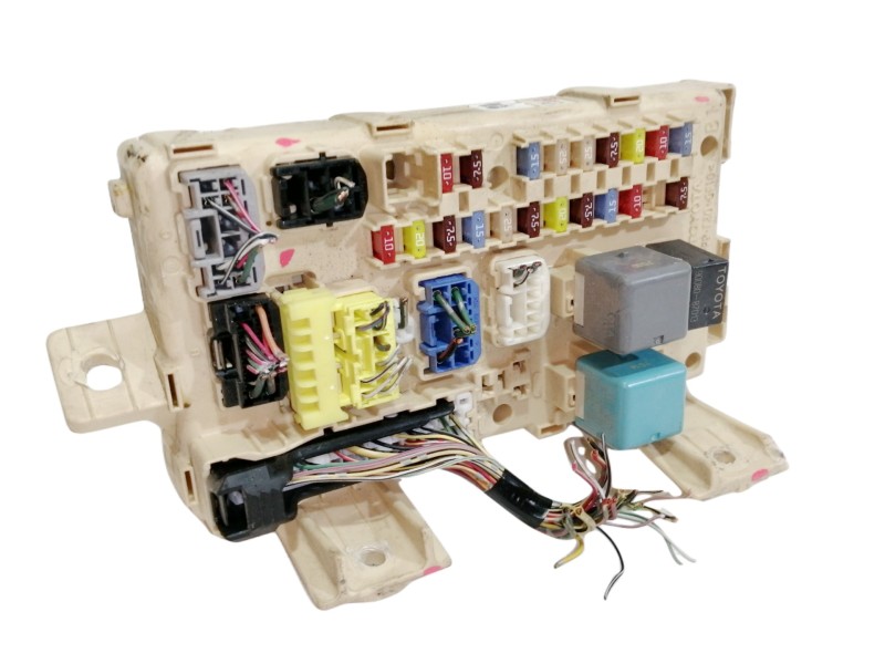 Recambio de caja reles / fusibles para toyota avensis berlina (t25) 2.0 d4-d executive sedán (4-ptas) referencia OEM IAM 82641  