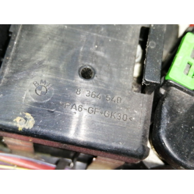 Recambio de caja reles / fusibles para bmw serie 3 berlina (e46) 320d referencia OEM IAM 8364542  