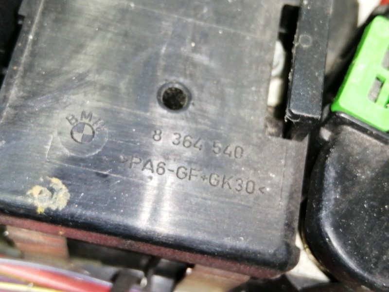 Recambio de caja reles / fusibles para bmw serie 3 berlina (e46) 320d referencia OEM IAM 8364542  