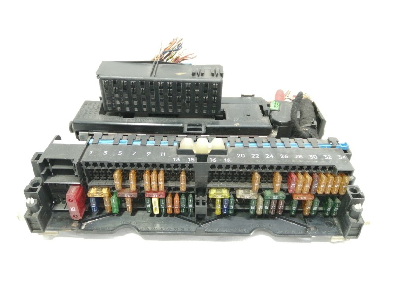 Recambio de caja reles / fusibles para bmw serie 3 berlina (e46) 320d referencia OEM IAM 8364542  