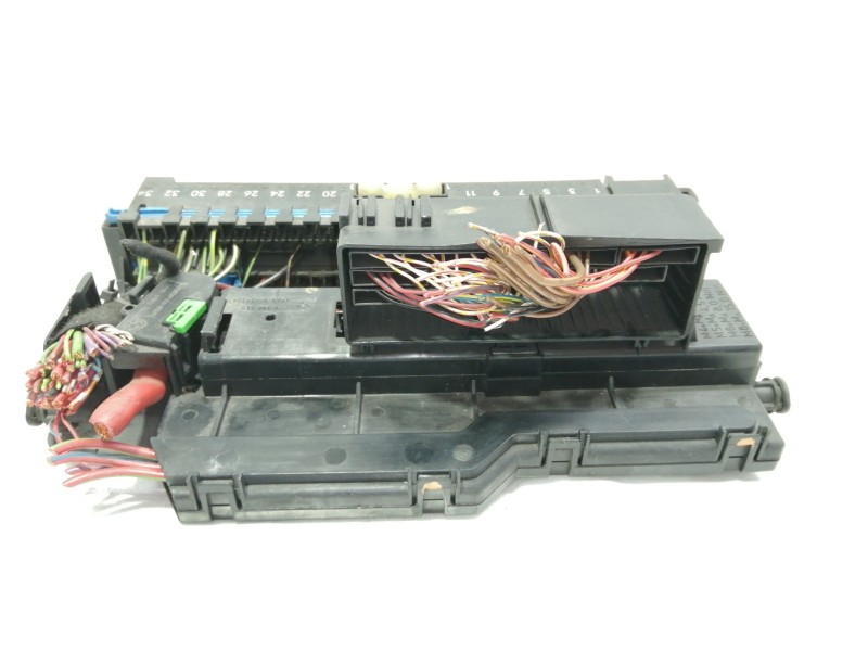 Recambio de caja reles / fusibles para bmw serie 3 berlina (e46) 320d referencia OEM IAM 8364542  
