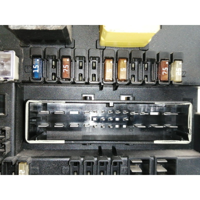 Recambio de caja reles / fusibles para opel astra h berlina elegance referencia OEM IAM   