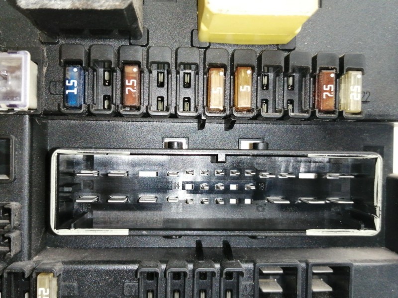 Recambio de caja reles / fusibles para opel astra h berlina elegance referencia OEM IAM   