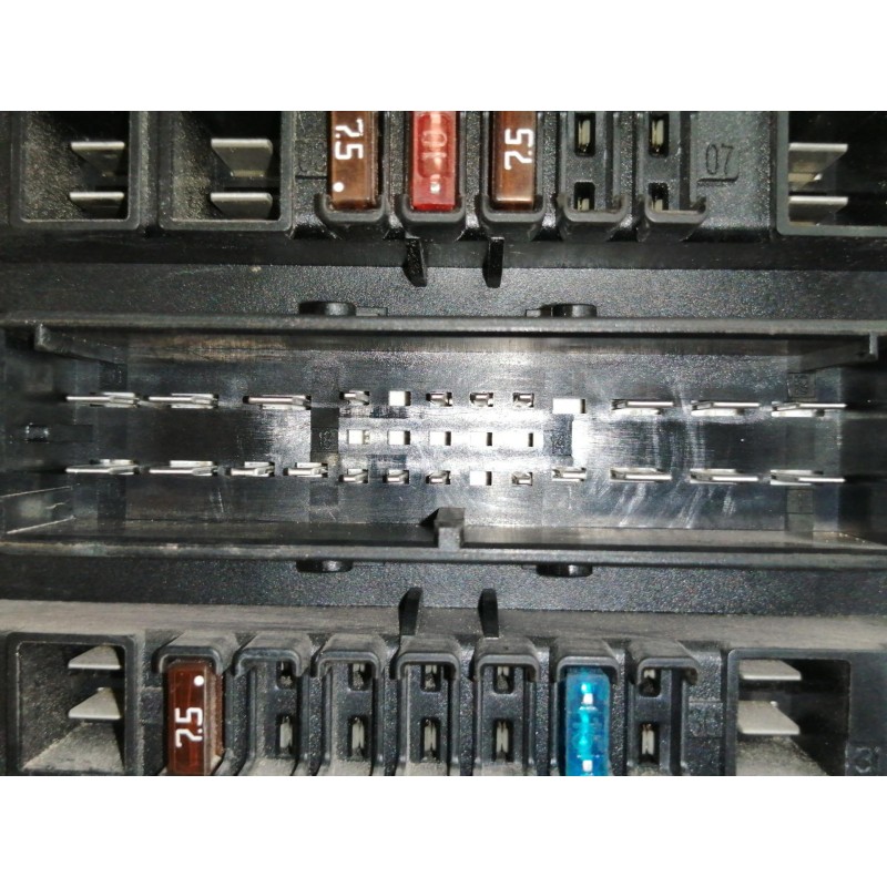 Recambio de caja reles / fusibles para opel astra h berlina elegance referencia OEM IAM   