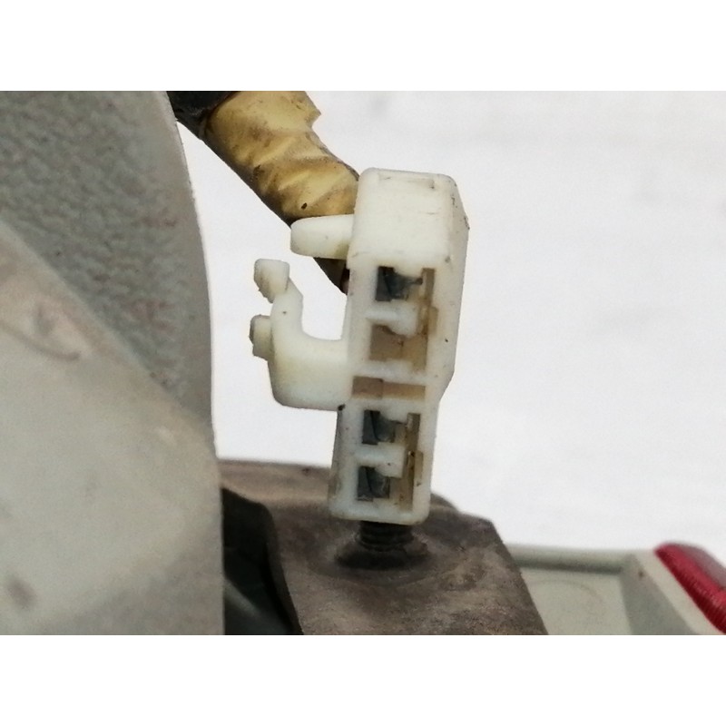 Recambio de piloto trasero derecho interior para kia carens 2.0 crdi lx monovolumen referencia OEM IAM   