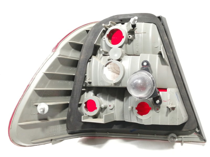 Recambio de piloto trasero derecho para bmw serie 3 berlina (e46) 320d referencia OEM IAM 63218383100  