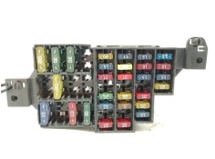 Recambio de caja reles / fusibles para renault clio ii fase i (b/cbo) 1.9 diesel referencia OEM IAM 7703297597  