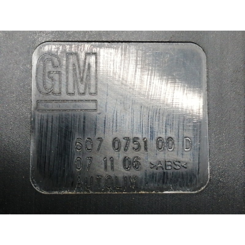Recambio de enganche cinturon delantero derecho para opel corsa d cosmo referencia OEM IAM 607075100D  CON PRETENSOR