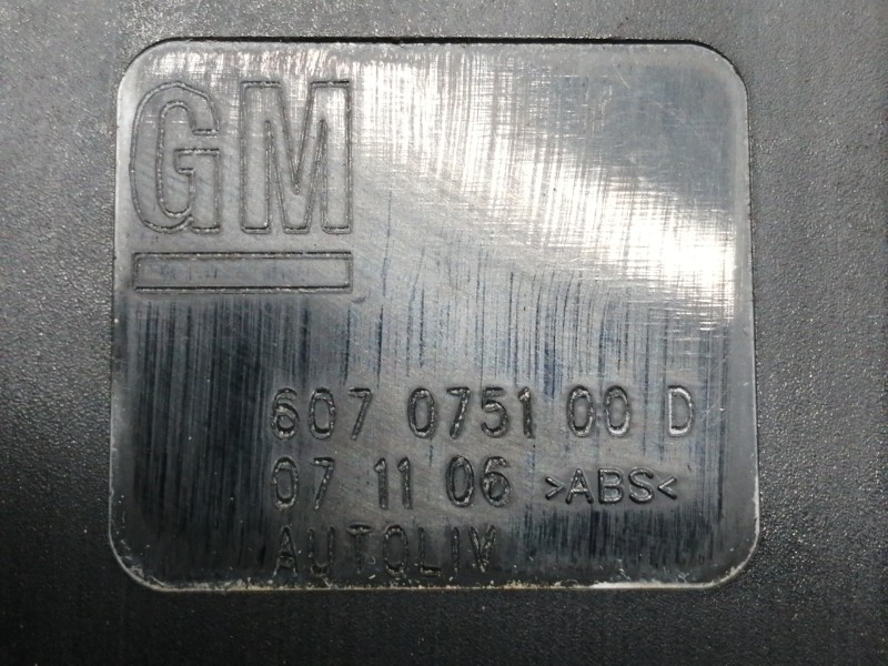 Recambio de enganche cinturon delantero derecho para opel corsa d cosmo referencia OEM IAM 607075100D  CON PRETENSOR