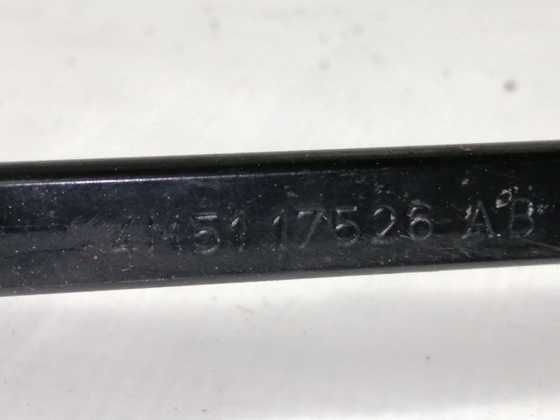 Recambio de brazo limpia delantero izquierdo para ford focus berlina (cap) ambiente (d) referencia OEM IAM 4M5117526AB  