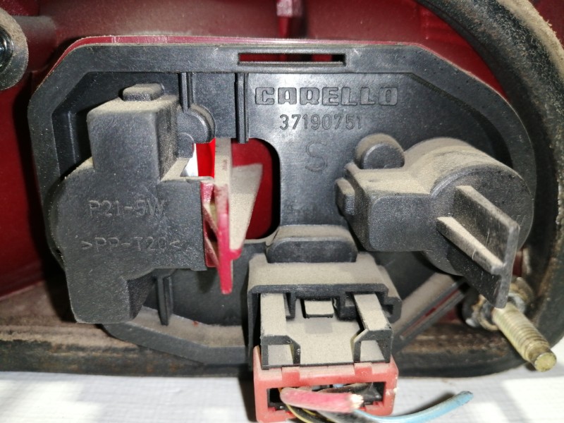 Recambio de piloto trasero izquierdo para alfa romeo 146 1.4 t.spark referencia OEM IAM 37190748  