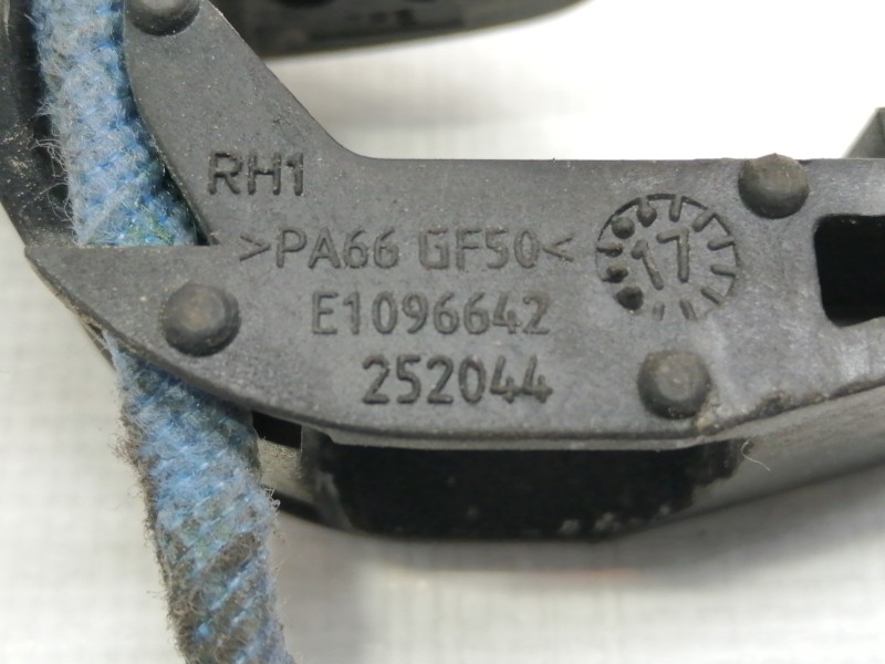 Recambio de maneta exterior trasera derecha para renault megane iv berlina 5p 1.2 tce energy referencia OEM IAM E1096642  