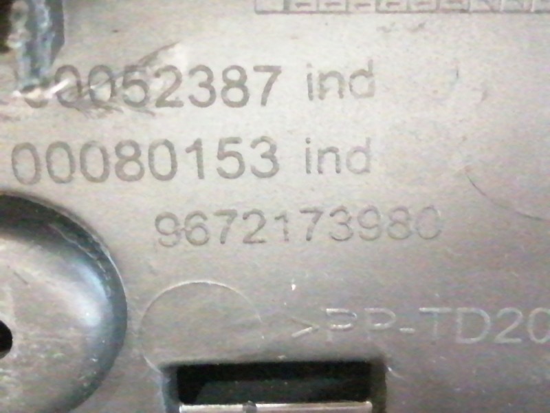 Recambio de apoyabrazos central para citroën c4 lim. feel referencia OEM IAM 9672173980  