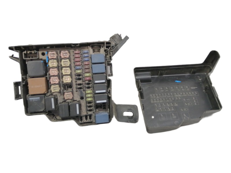 Recambio de caja reles / fusibles para ford fiesta (cb1) sport referencia OEM IAM 7154953530  