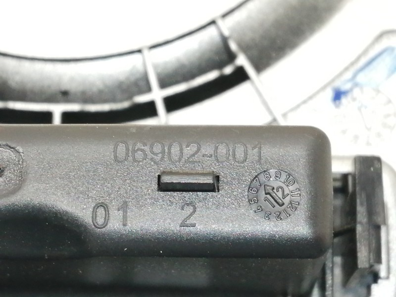 Recambio de moldura para ford fiesta (cb1) ambiente referencia OEM IAM 8A6118D422  