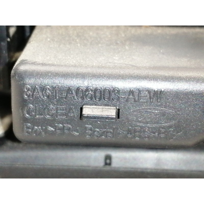 Recambio de moldura para ford fiesta (cb1) ambiente referencia OEM IAM 8A6118D422  