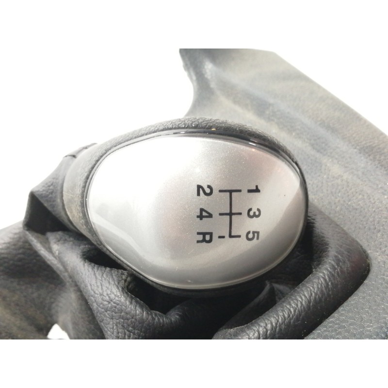 Recambio de pomo palanca cambio para ford fiesta (cb1) ambiente referencia OEM IAM 8A61A044H83A  