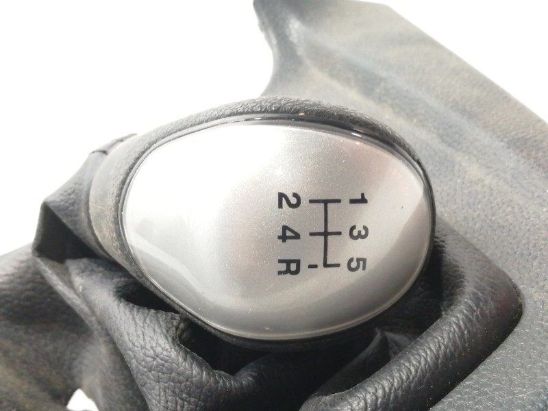 Recambio de pomo palanca cambio para ford fiesta (cb1) ambiente referencia OEM IAM 8A61A044H83A  